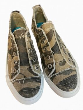 Women's Blowfish Malibu Play Camouflage Sneakers Shoes Size 8